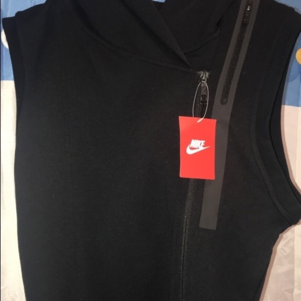 Nike Sleeveless Tech